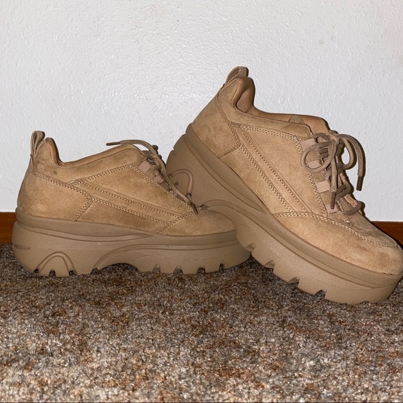 Platform Shoes - Picture 1 of 3